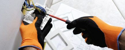 become a maintenance electrician